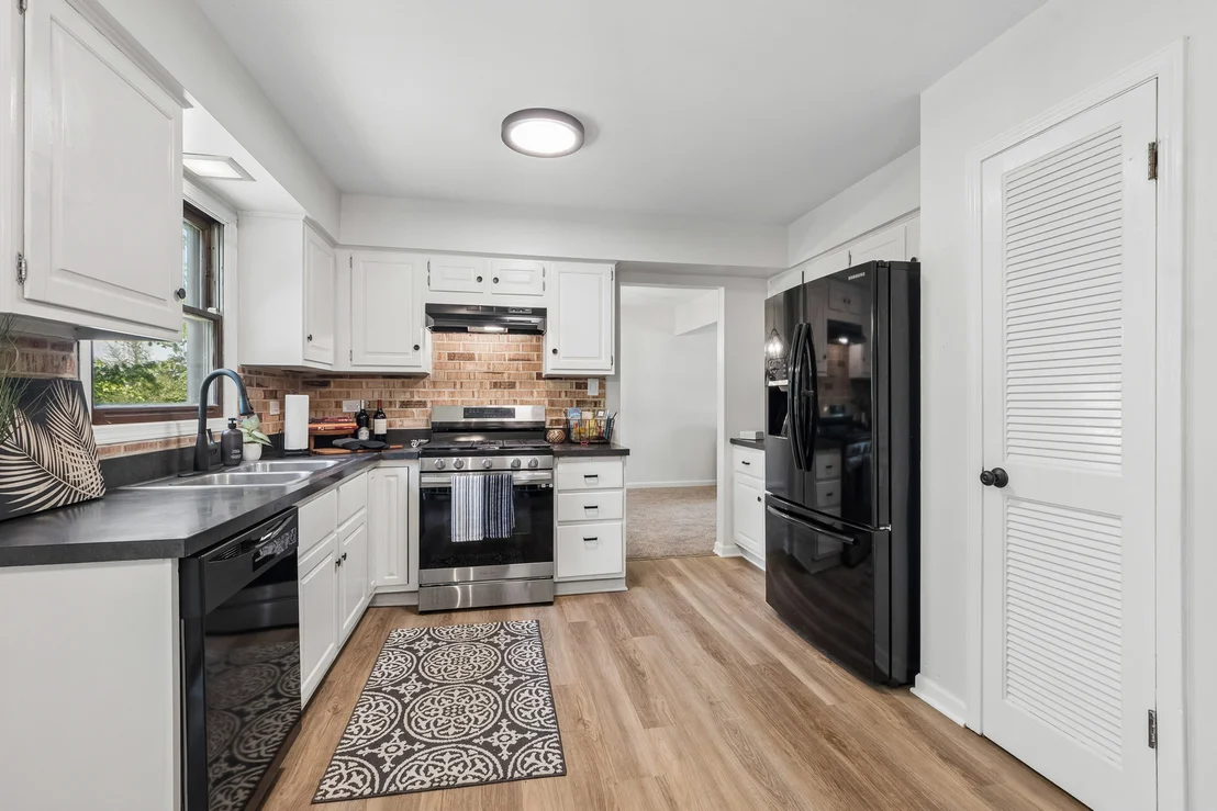 Photo of 17618 Stonebridge Drive
