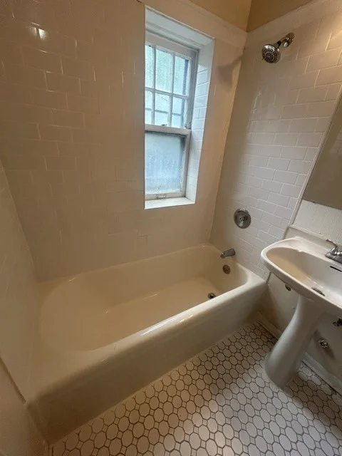 Photo of Unit 2B at 1114 MAPLE Avenue