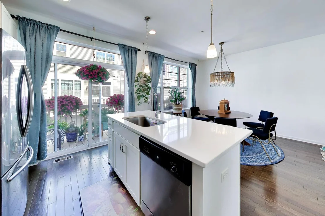 Photo of 810 Lexington Circle W