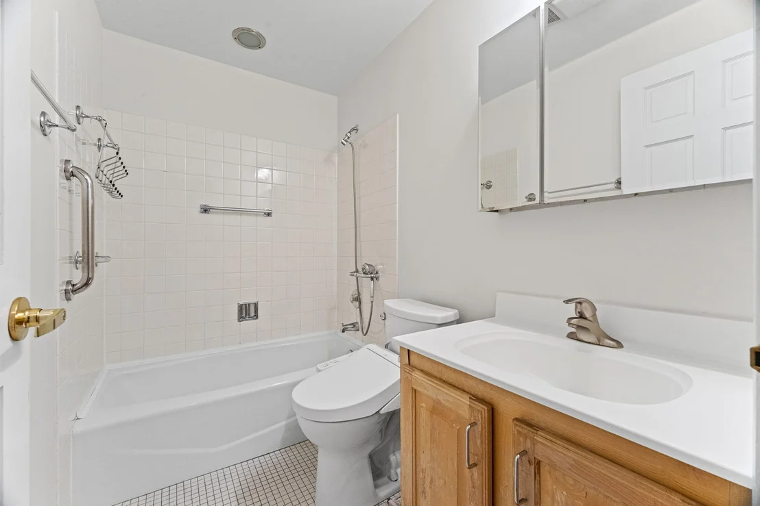 Photo of Unit 4F at 1500 Harbour Drive
