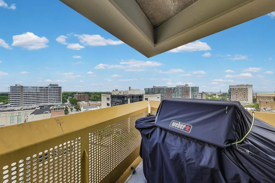 Photo of Unit 1310 at 1720 Maple Avenue