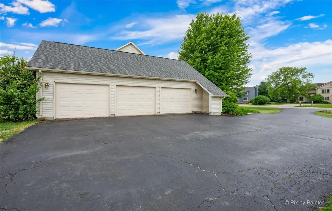 Photo of 810 Woodridge Trail