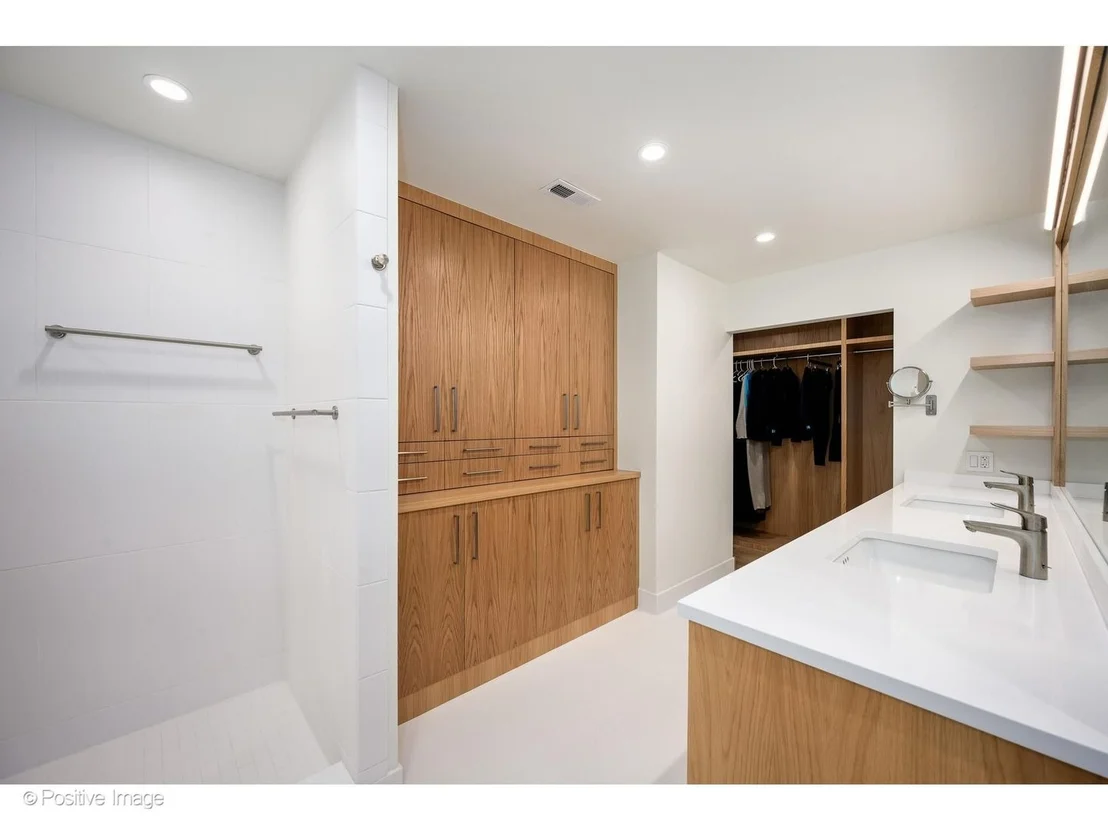 Photo of 1307 N Sutton Place