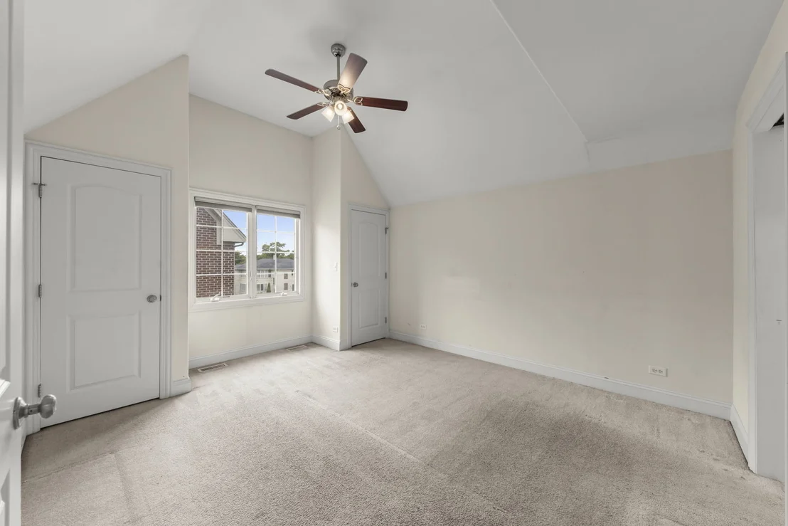 Photo of Unit 9521 at 9521 Shields Avenue