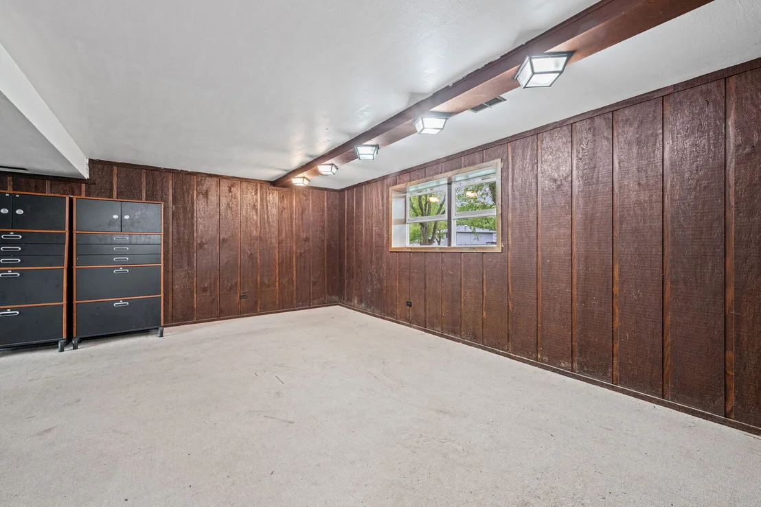 Photo of 933 Webster Lane