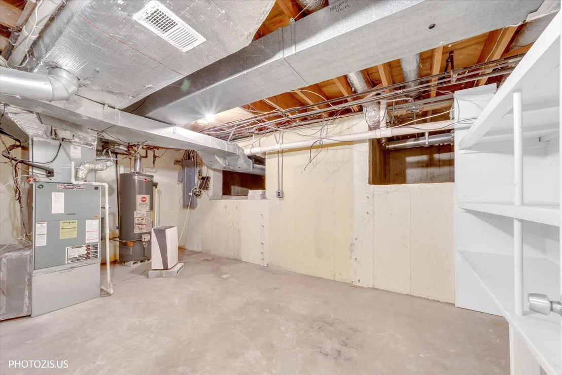 Photo of 2440 The Strand
