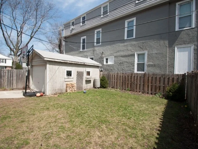 Photo of 2025 MAPLE Avenue
