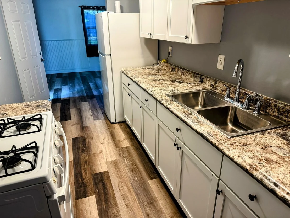 Photo of 1320 Hedge Road
