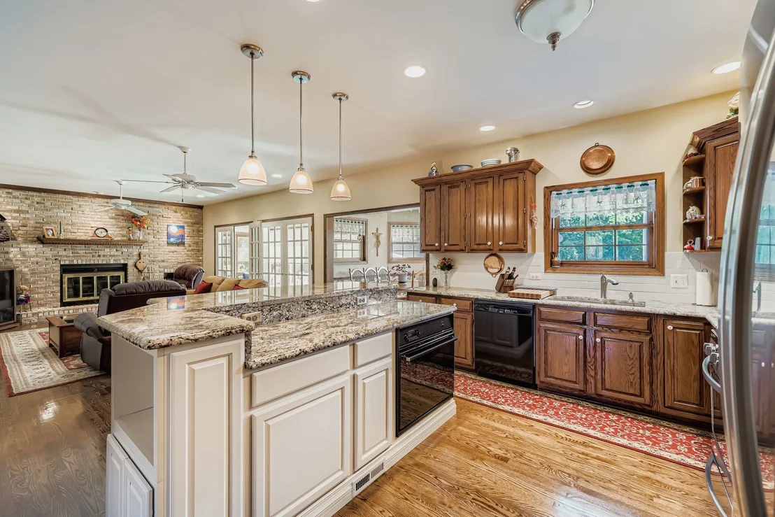 Photo of 13N441 Coombs Road