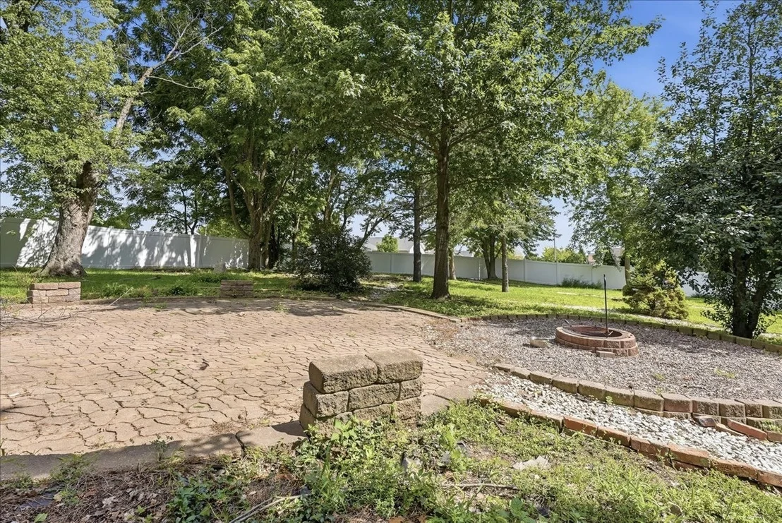Photo of 2202 Bloomingdale Road