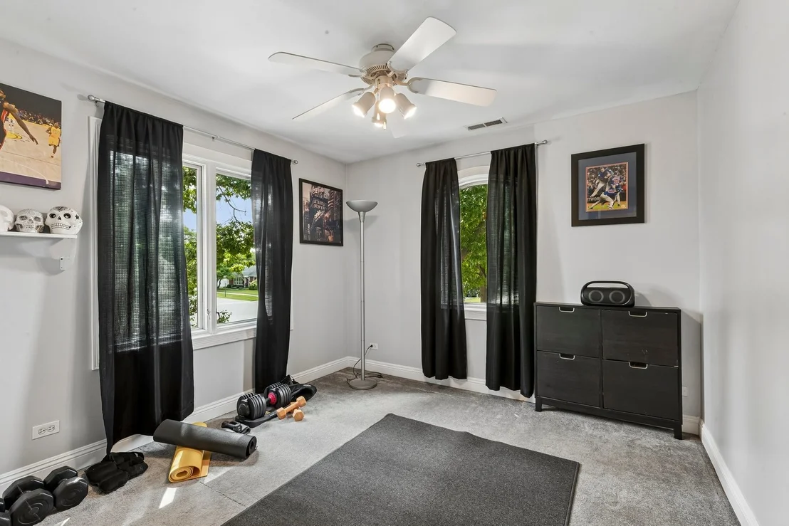 Photo of 610 W Lonnquist Boulevard