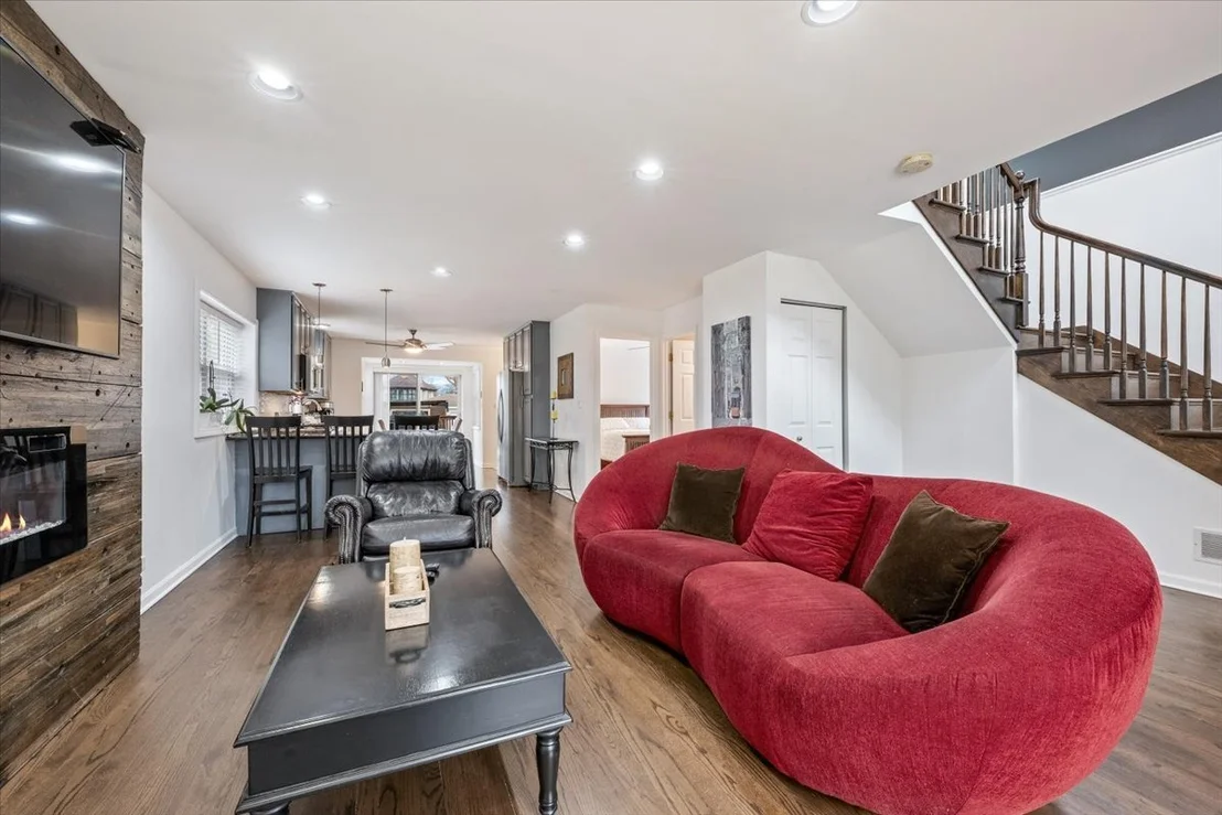 Photo of 5877 N Central Avenue