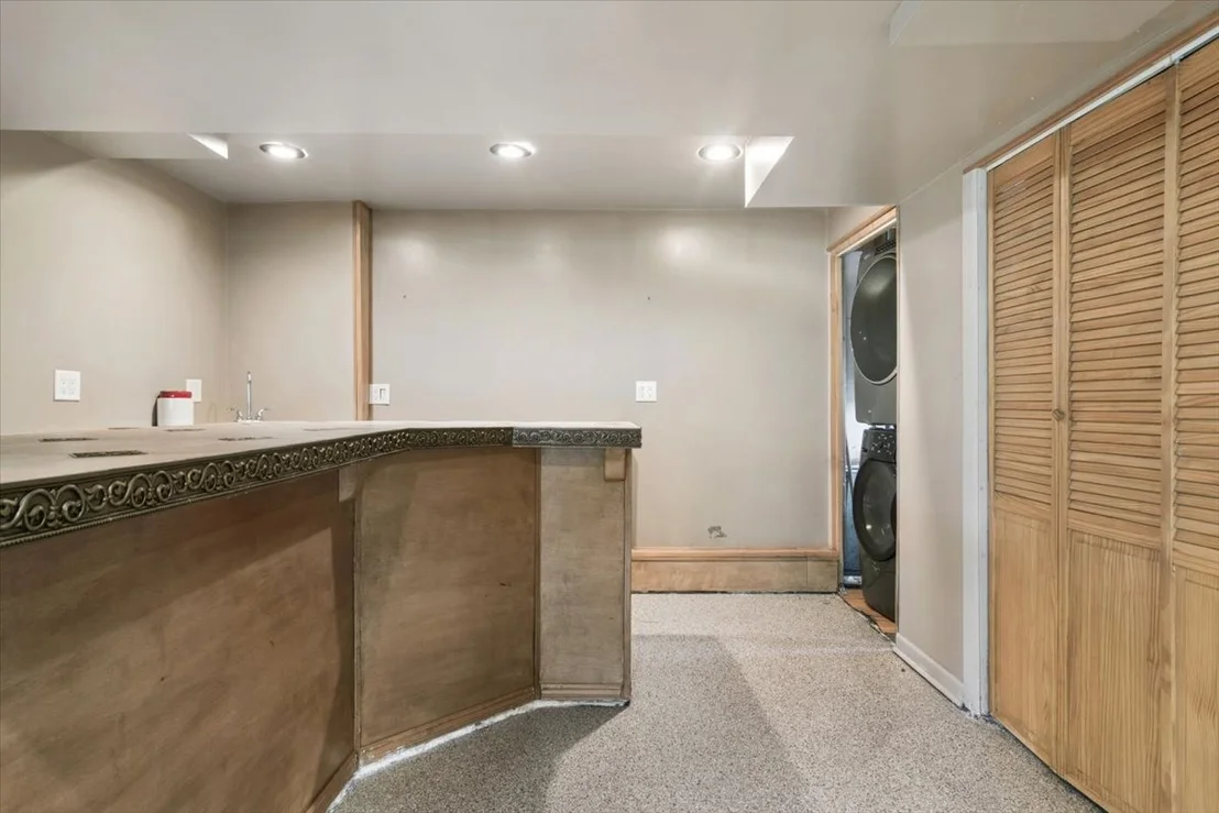 Photo of 211 W Pickwick Road
