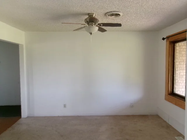 Photo of 1074 N 2nd Road