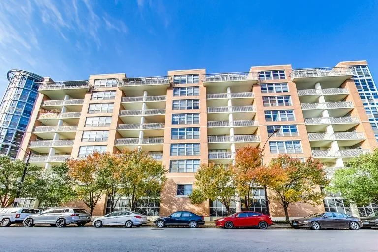 Photo of Unit 607 at 1200 W MONROE Street