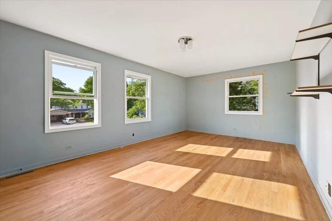Photo of 937 Sutton Drive