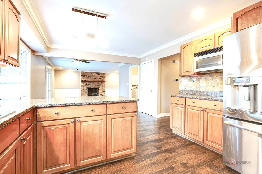 Photo of 562 Applegate Lane