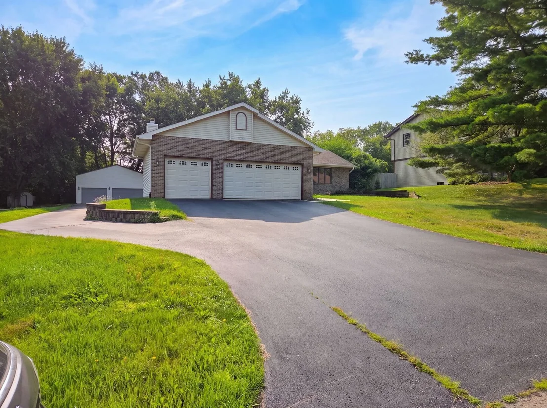 Photo of 1503 Featherstone Road