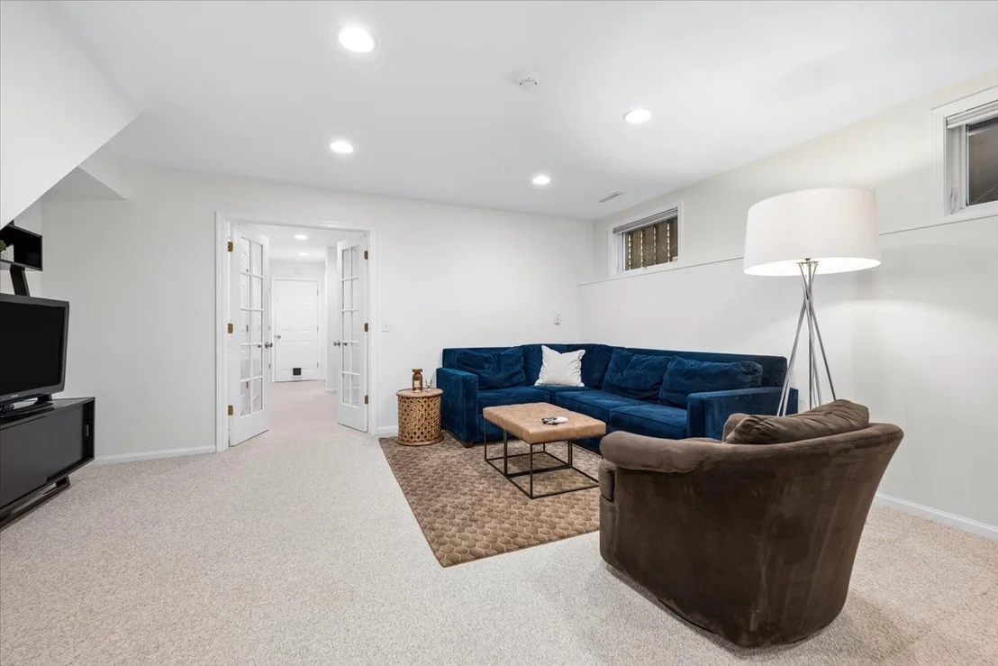 Photo of 331 W Evergreen Avenue