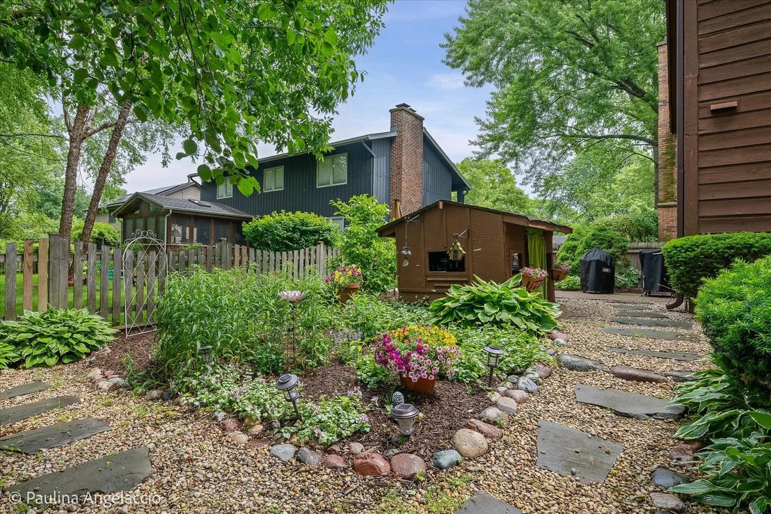 Photo of 1102 N Pepper Tree Drive