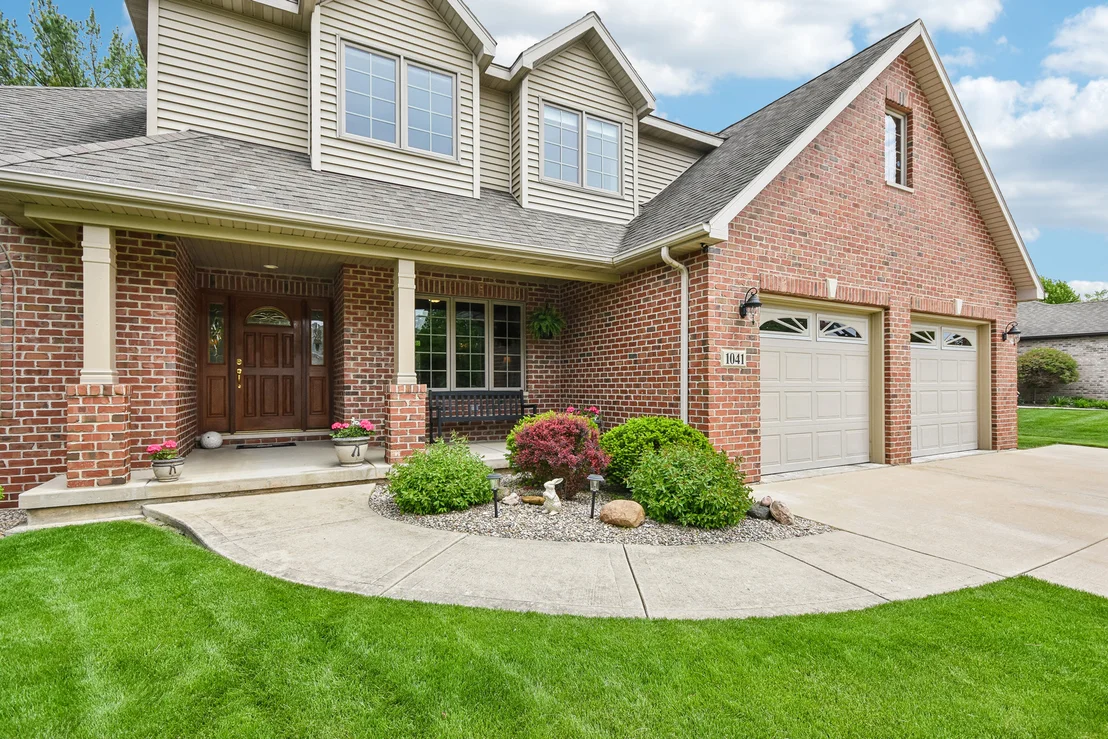 Photo of 1041 Lakeview Drive