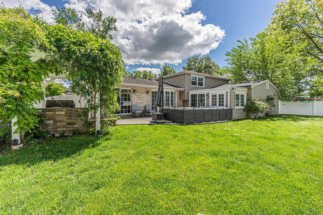 Photo of 210 W Pickwick Road