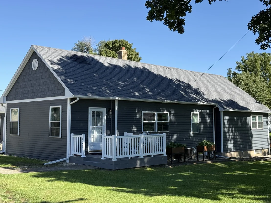 Photo of 206 S 1st Street