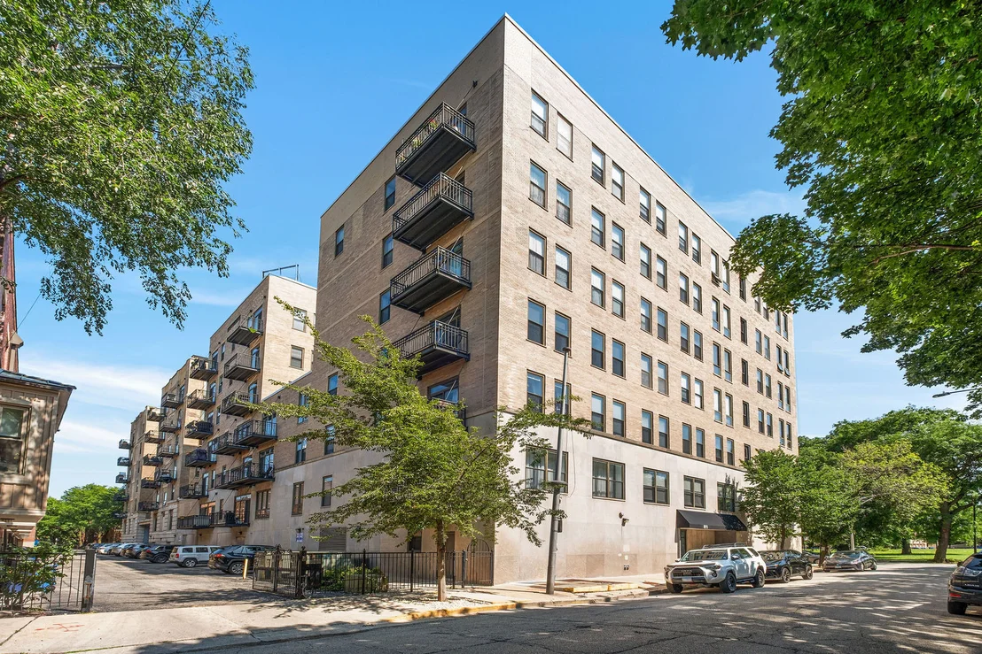 Photo of Unit 110 at 811 S Lytle Street