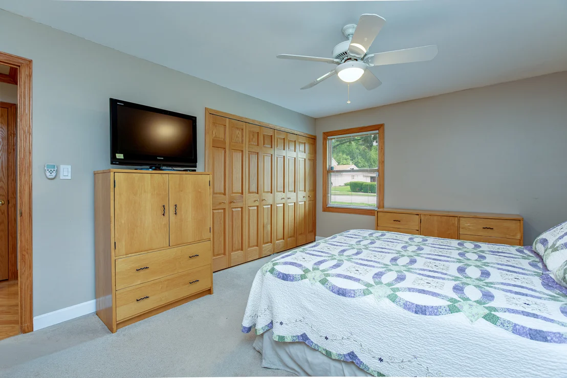 Photo of 955 Bernard Drive