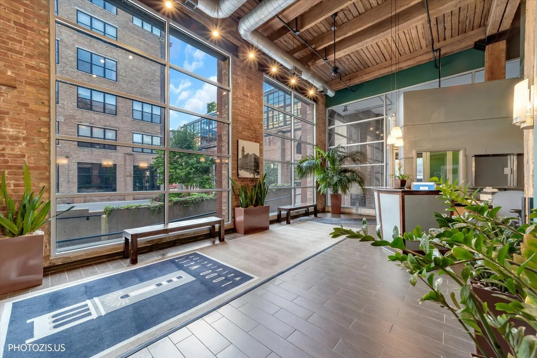 Photo of Unit 202 at 1000 W Washington Boulevard