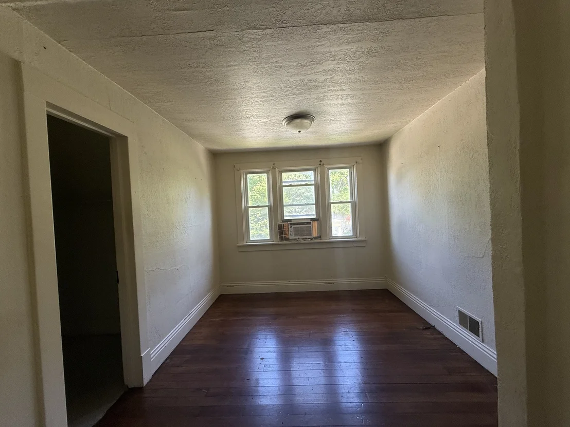 Photo of 1355 S 7th Avenue