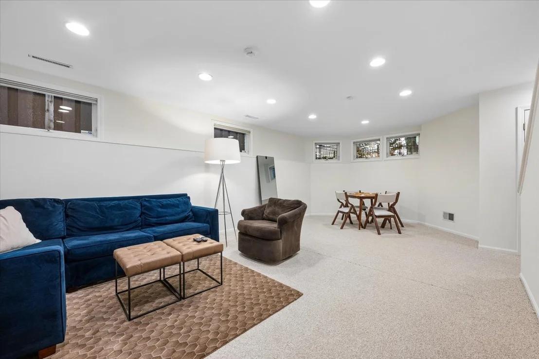 Photo of 331 W Evergreen Avenue