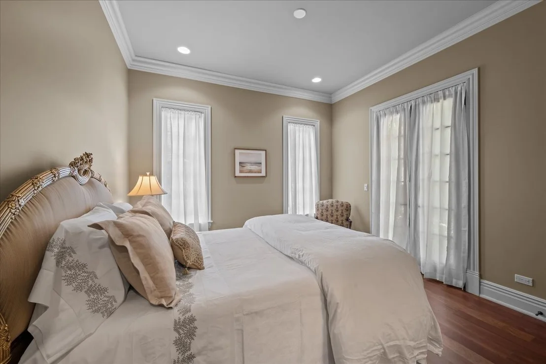 Photo of 586 Spruce Avenue