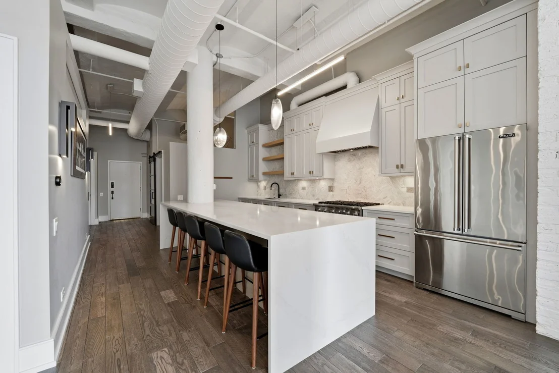 Photo of Unit 406 at 1000 W Washington Boulevard
