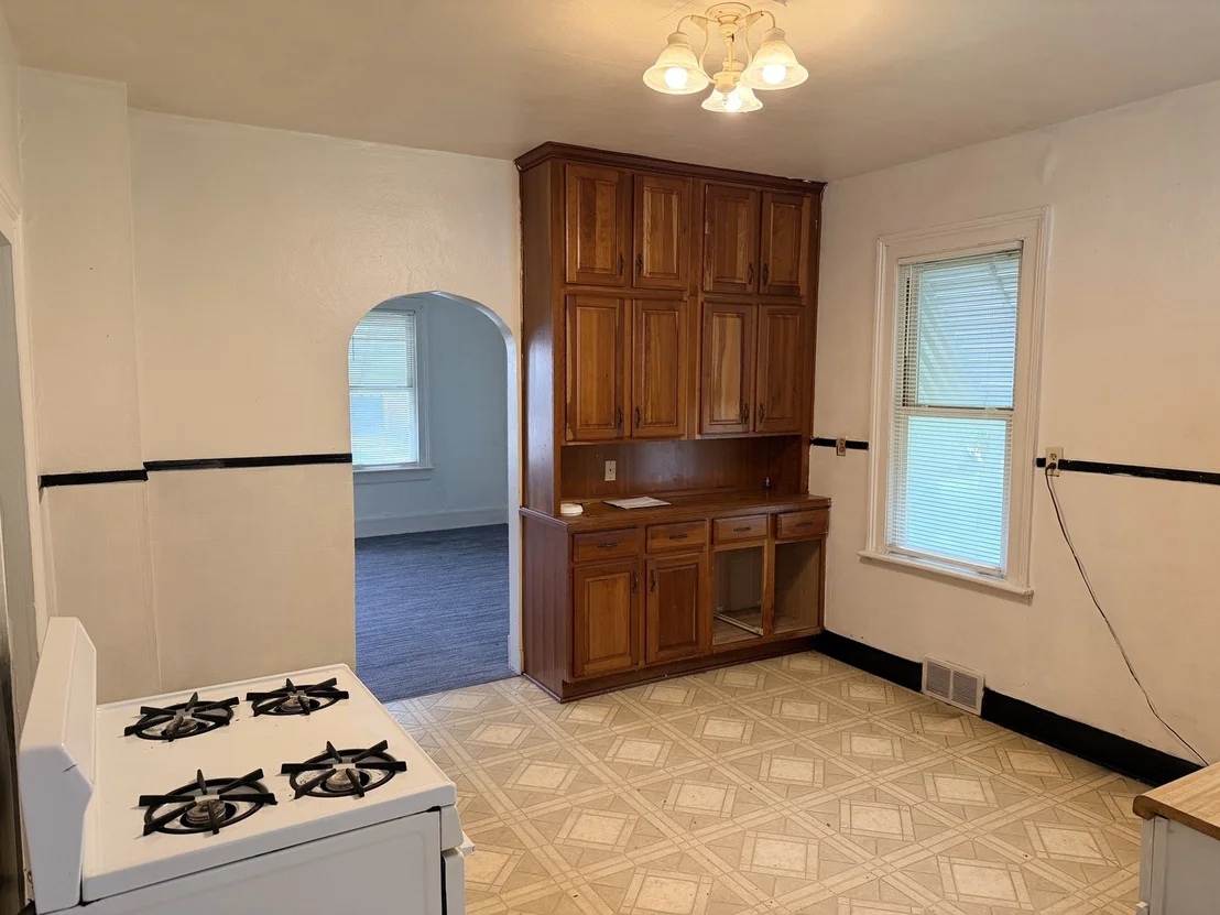 Photo of 403 E 9th Street