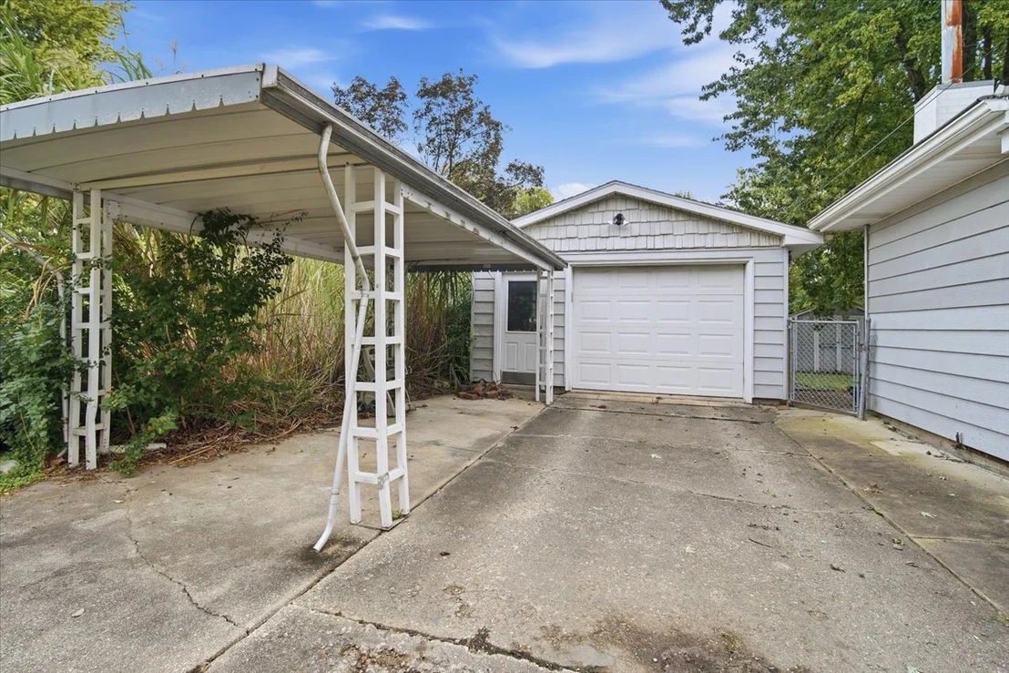 Photo of 912 Parmon Road