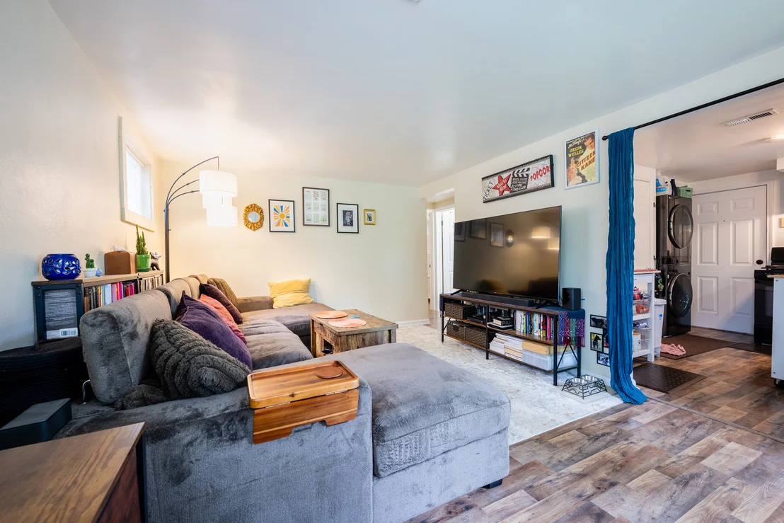 Photo of 906 N Division Avenue