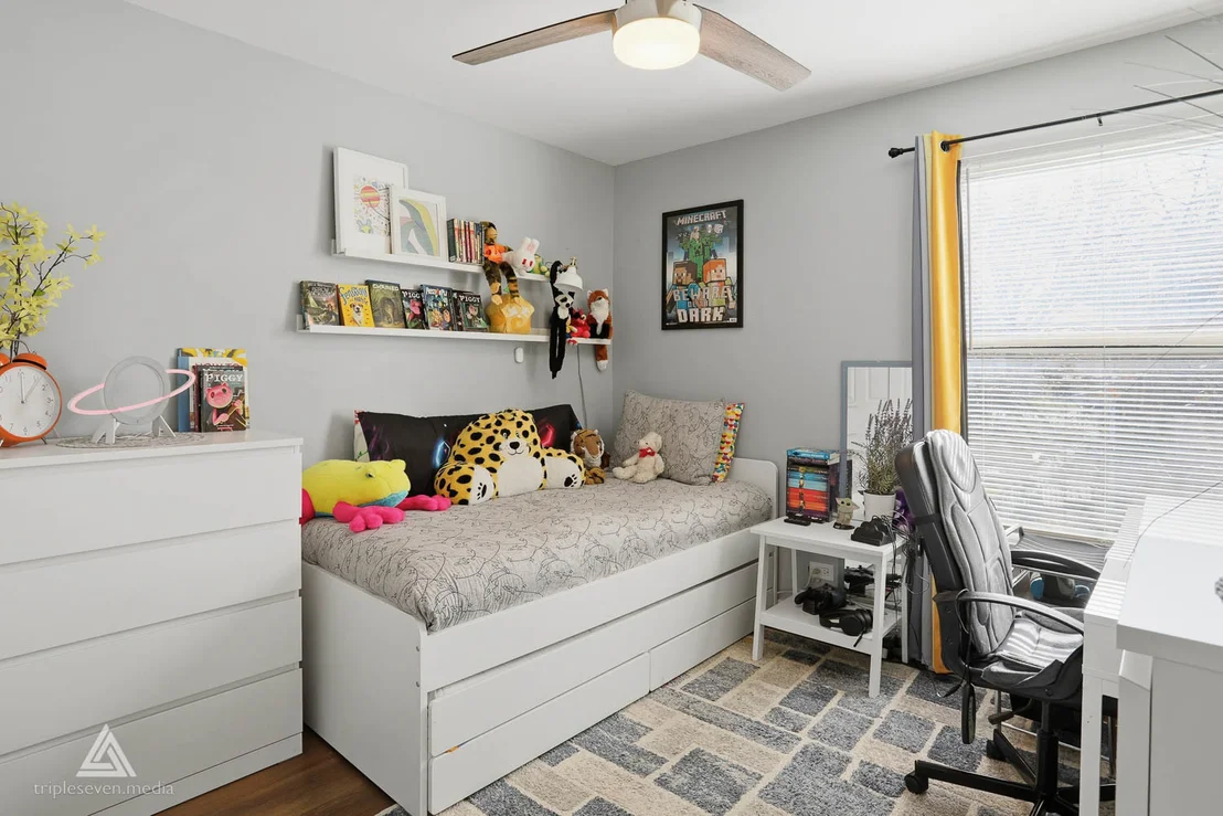 Photo of Unit B at 551 Sidney Avenue