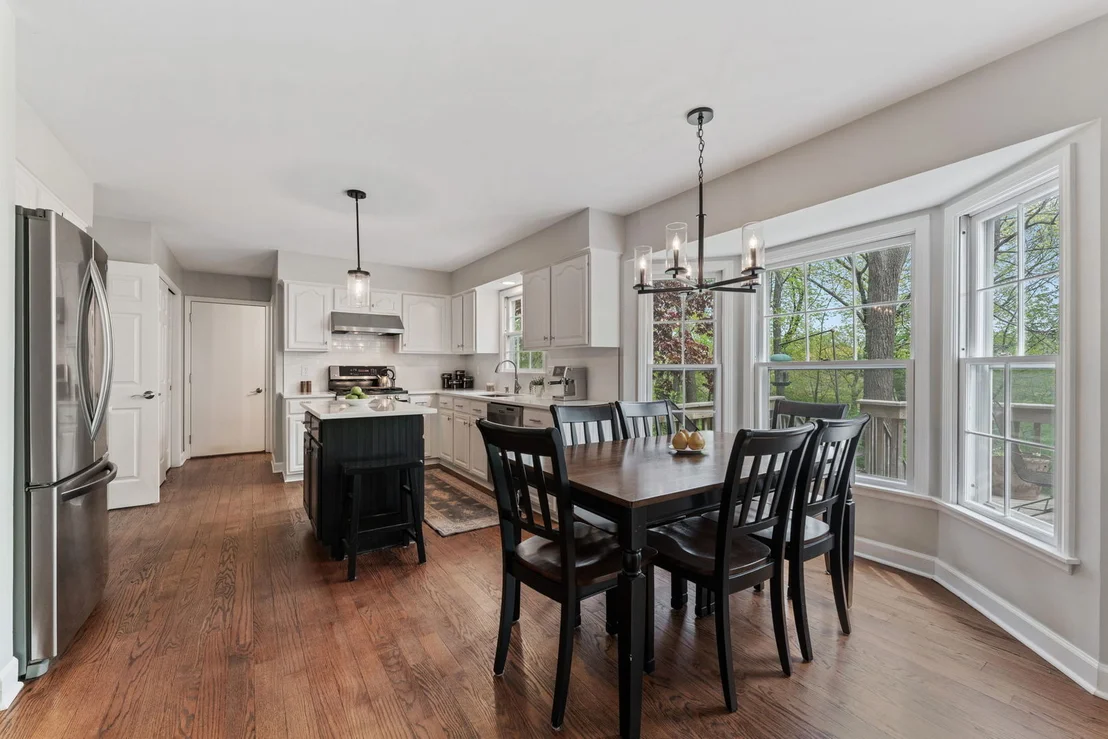 Photo of 635 Oakview Drive