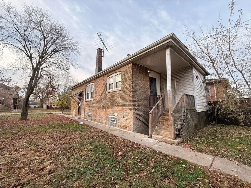 Photo of 1406 W 109th Place
