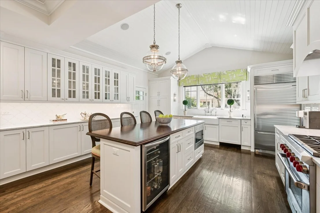 Photo of 837 W Junior Terrace
