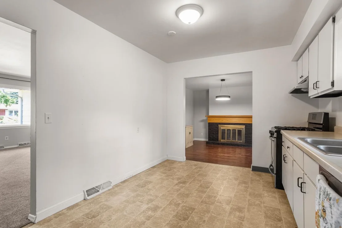Photo of 2305 GLENOAK Drive