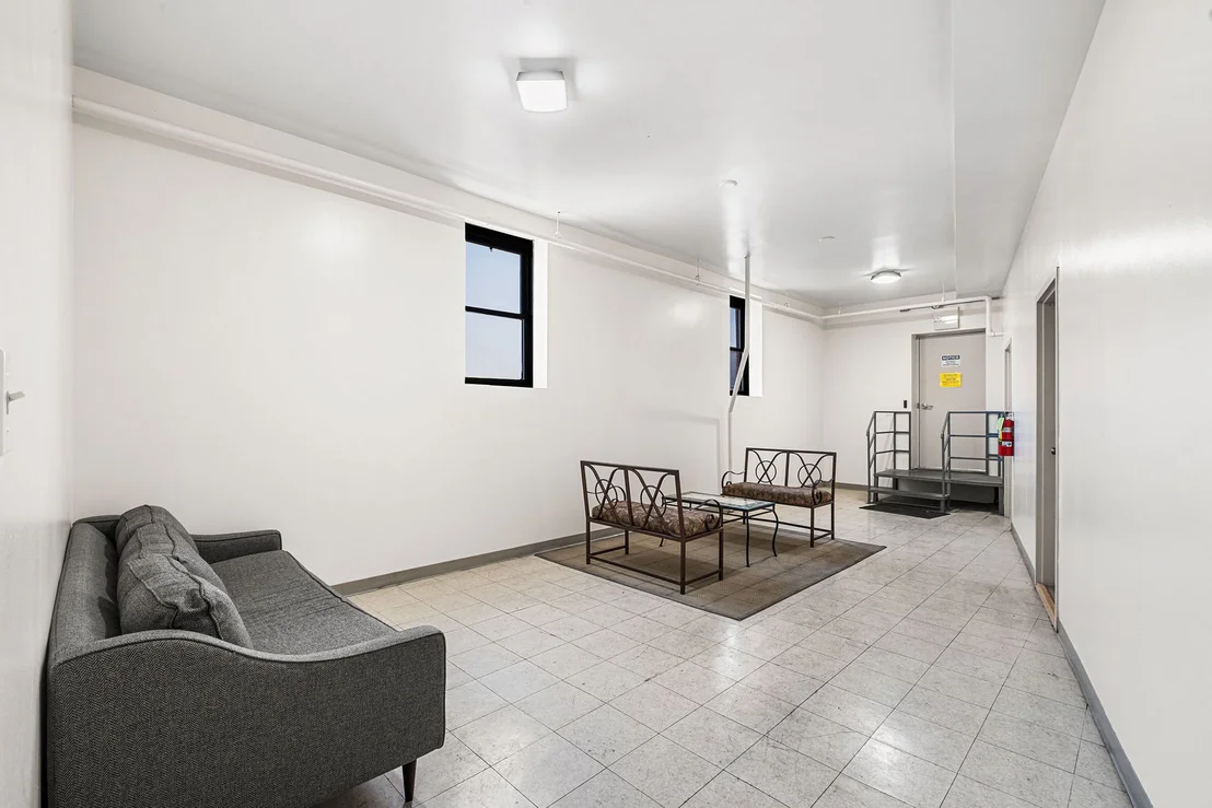 Photo of Unit 110 at 811 S Lytle Street