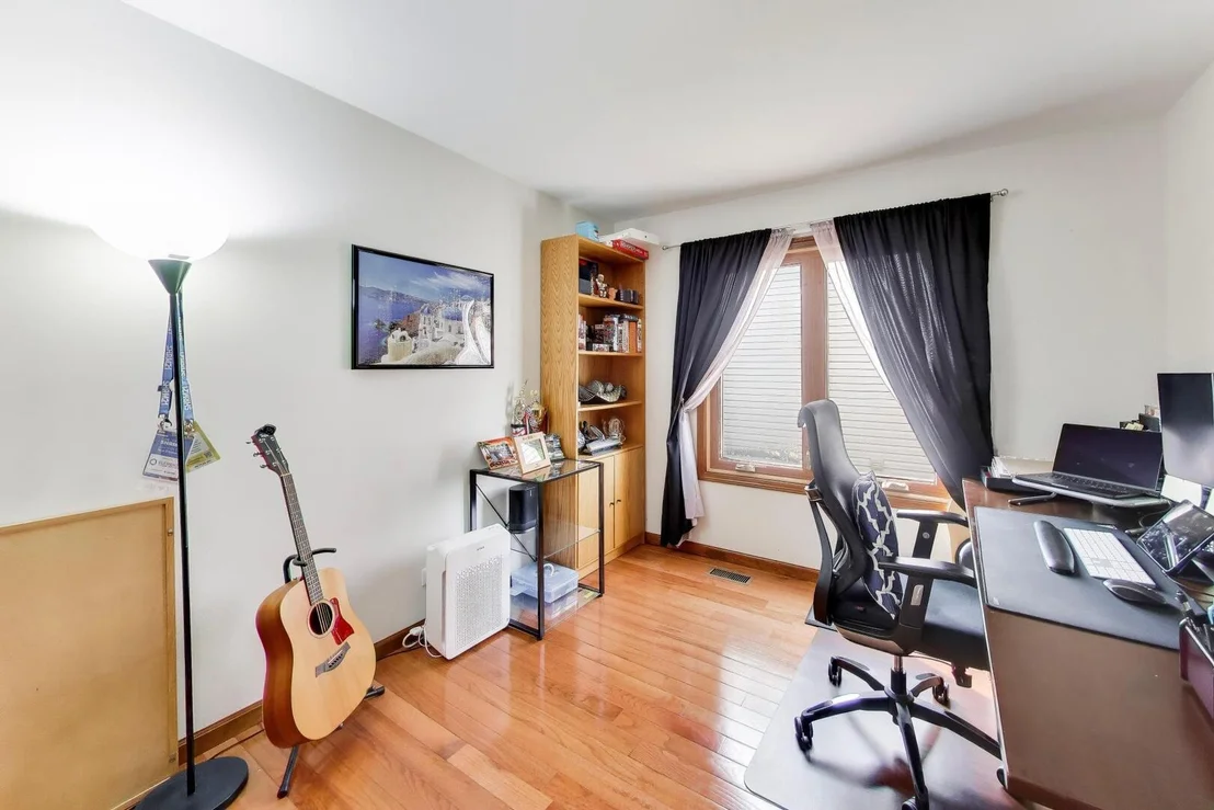 Photo of 1075 Longford Road