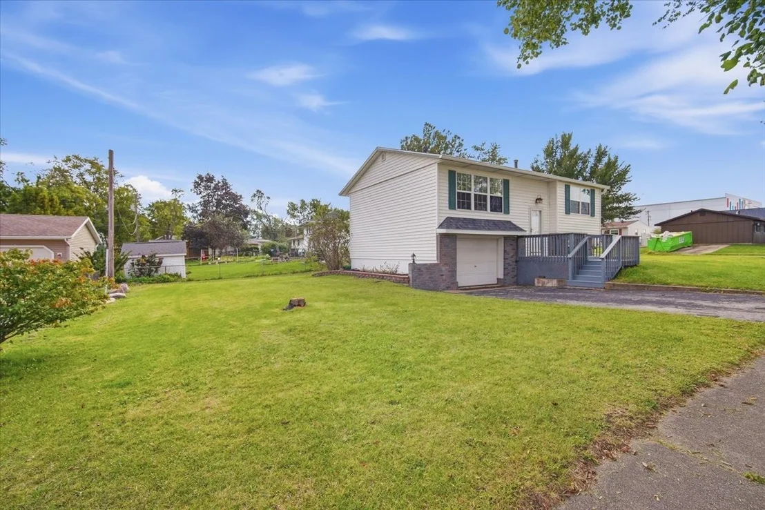 Photo of 1241 Holiday Lane