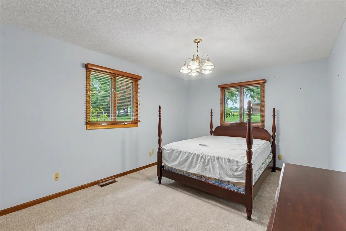 Photo of 906 Crestview Drive