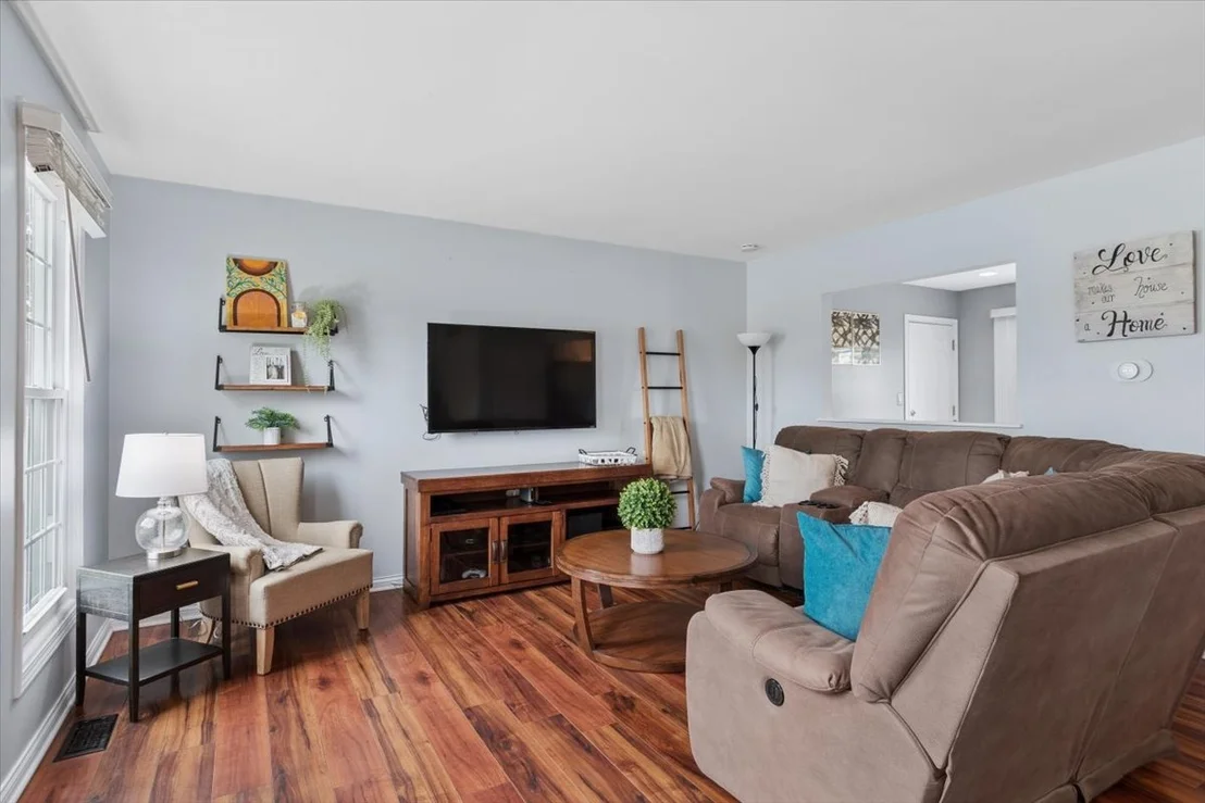 Photo of 733 Cypress Lane