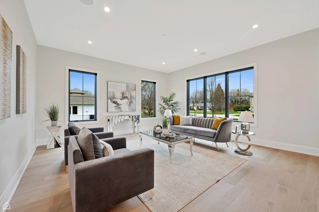 Photo of 2410 White Oak Drive