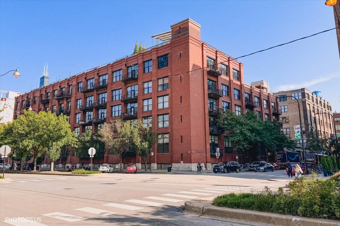 Photo of Unit 202 at 1000 W Washington Boulevard