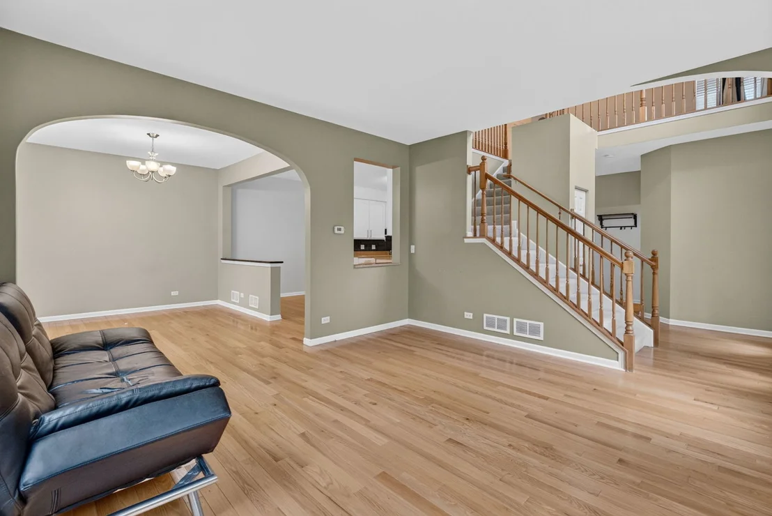 Photo of 10S447 Carrington Circle